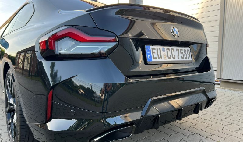 
								BMW M240i xDRIVE Coupé full									